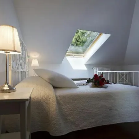 Sleeps 4 Varenna