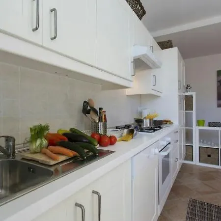 Apartamento Sleeps 4 Varenna